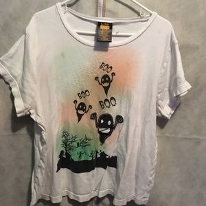 Short sleeved white boo shirt.